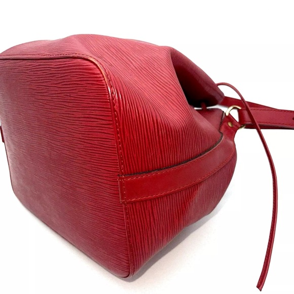 Authentic Louis Vuitton Noe Epi Red Bucket Tote Bag Draw String Close - Picture 12 of 16